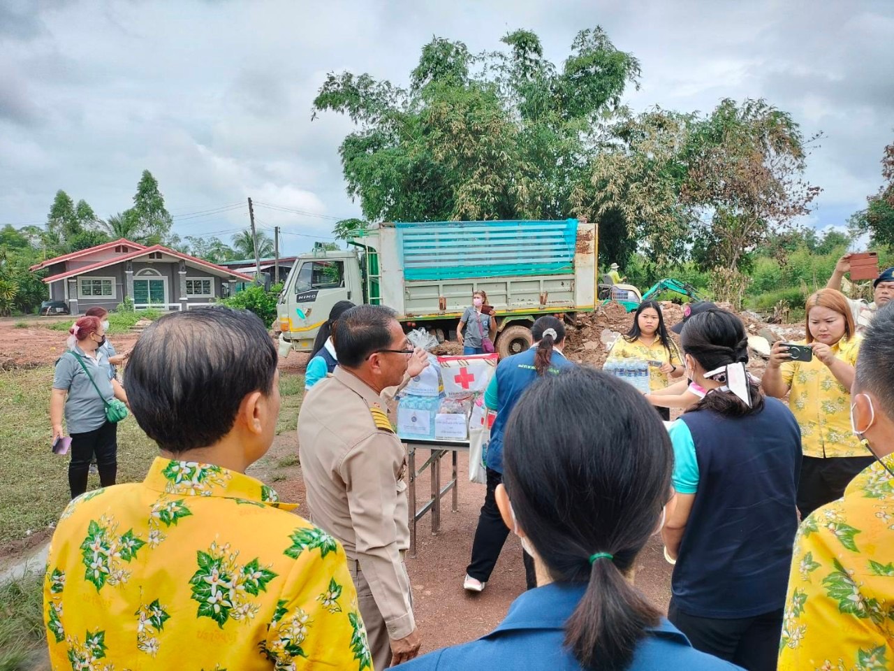 👇👇”พช.ปราจีนบุรี ร่วมกับมูลนิธิกองทุนช่วยเหลือผู้ประสบภัยพิบัติจังหวัดปราจีนบุรี ช่วยเหลือครัวเรือนผู้ประสบเหตุอัคคีภัย”
