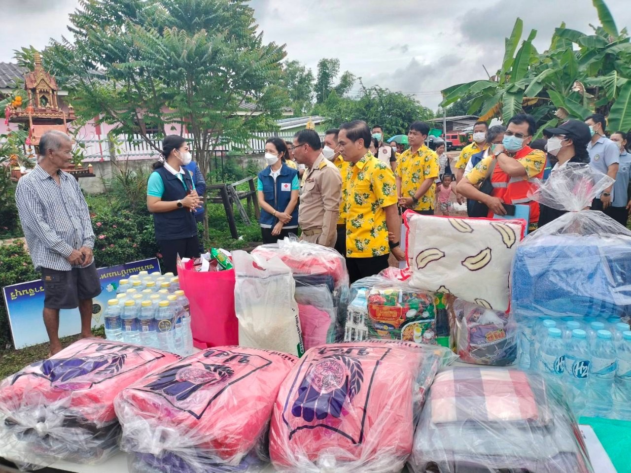 👇👇”พช.ปราจีนบุรี ร่วมกับมูลนิธิกองทุนช่วยเหลือผู้ประสบภัยพิบัติจังหวัดปราจีนบุรี ช่วยเหลือครัวเรือนผู้ประสบเหตุอัคคีภัย”