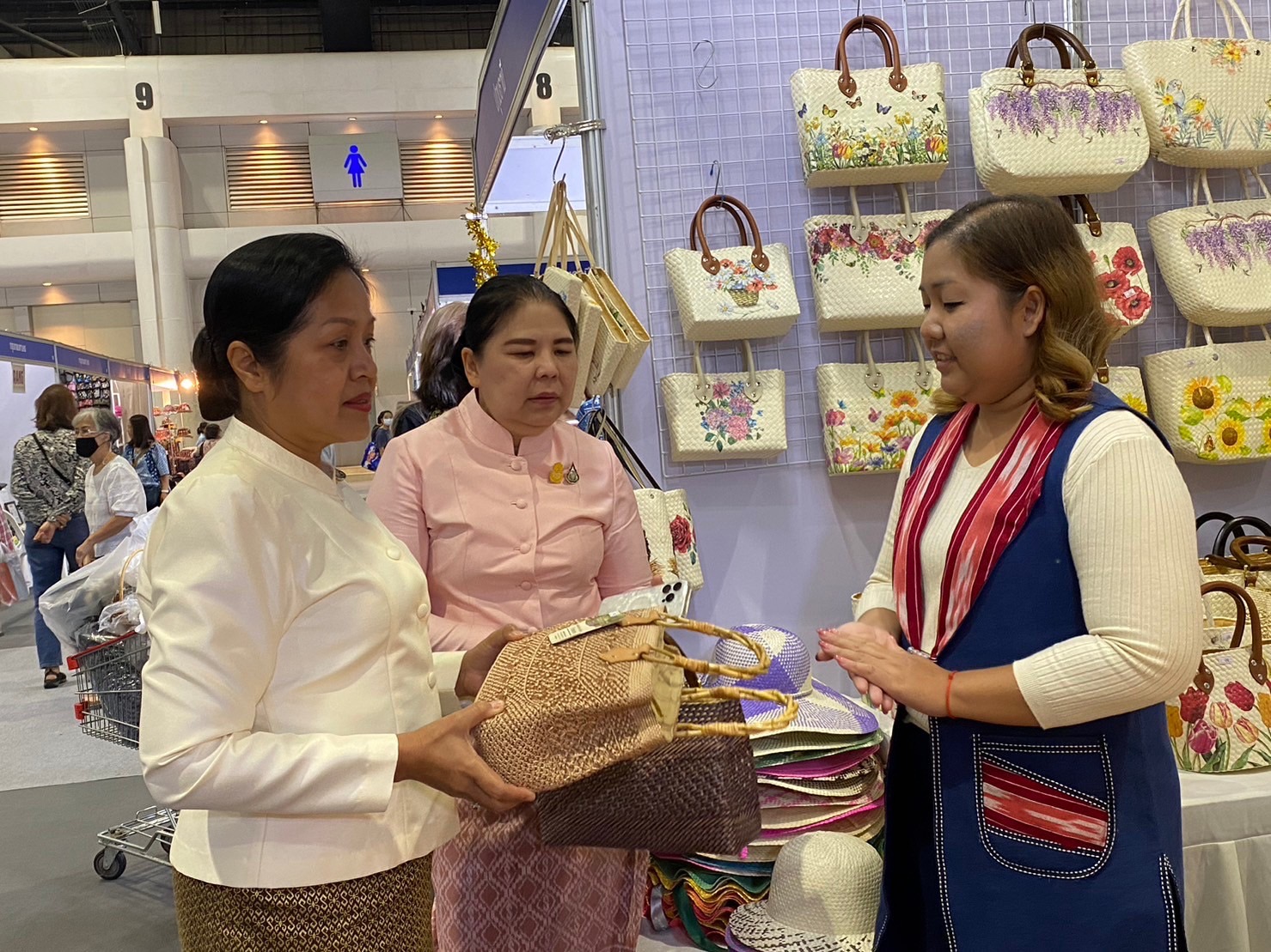 ✨✨”พช.ปราจีนบุรี ร่วมเปิดงานยิ่งใหญ่ OTOP CITY 2023 และนำขบวนผู้ประกอบการส่งมอบความสุขจากภูมิปัญญา”