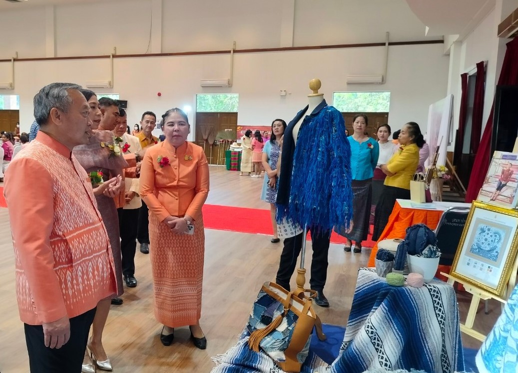 📣📣 พช.ปราจีนบุรี จัดกิจกรรมโครงการพัฒนาศักยภาพสตรี เพื่อสืบสานอนุรักษ์ศิลป์ ผ้าถิ่นไทย “ผ้าไทยใส่ให้สนุก” จังหวัดปราจีนบุรี