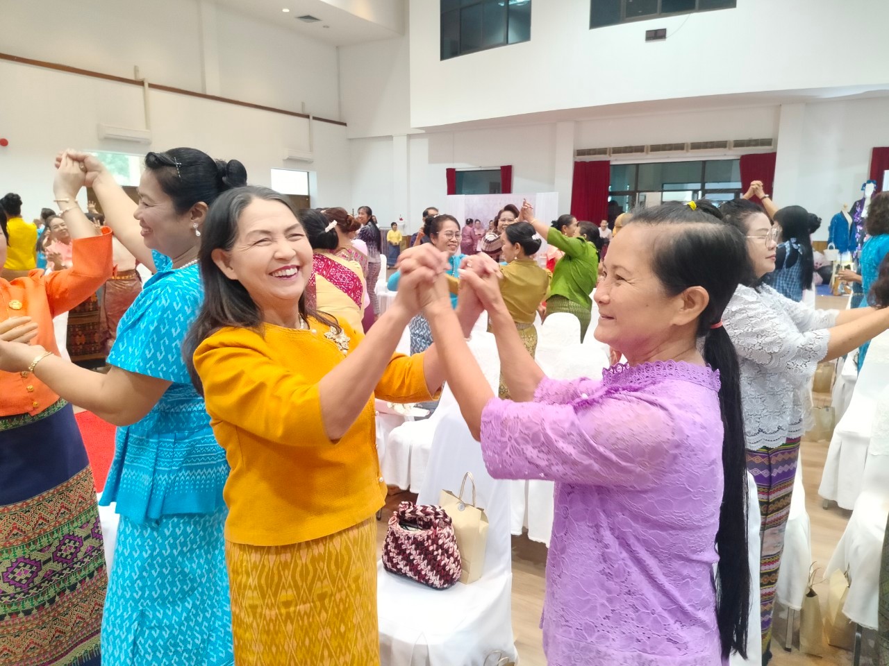 📣📣 พช.ปราจีนบุรี จัดกิจกรรมโครงการพัฒนาศักยภาพสตรี เพื่อสืบสานอนุรักษ์ศิลป์ ผ้าถิ่นไทย “ผ้าไทยใส่ให้สนุก” จังหวัดปราจีนบุรี