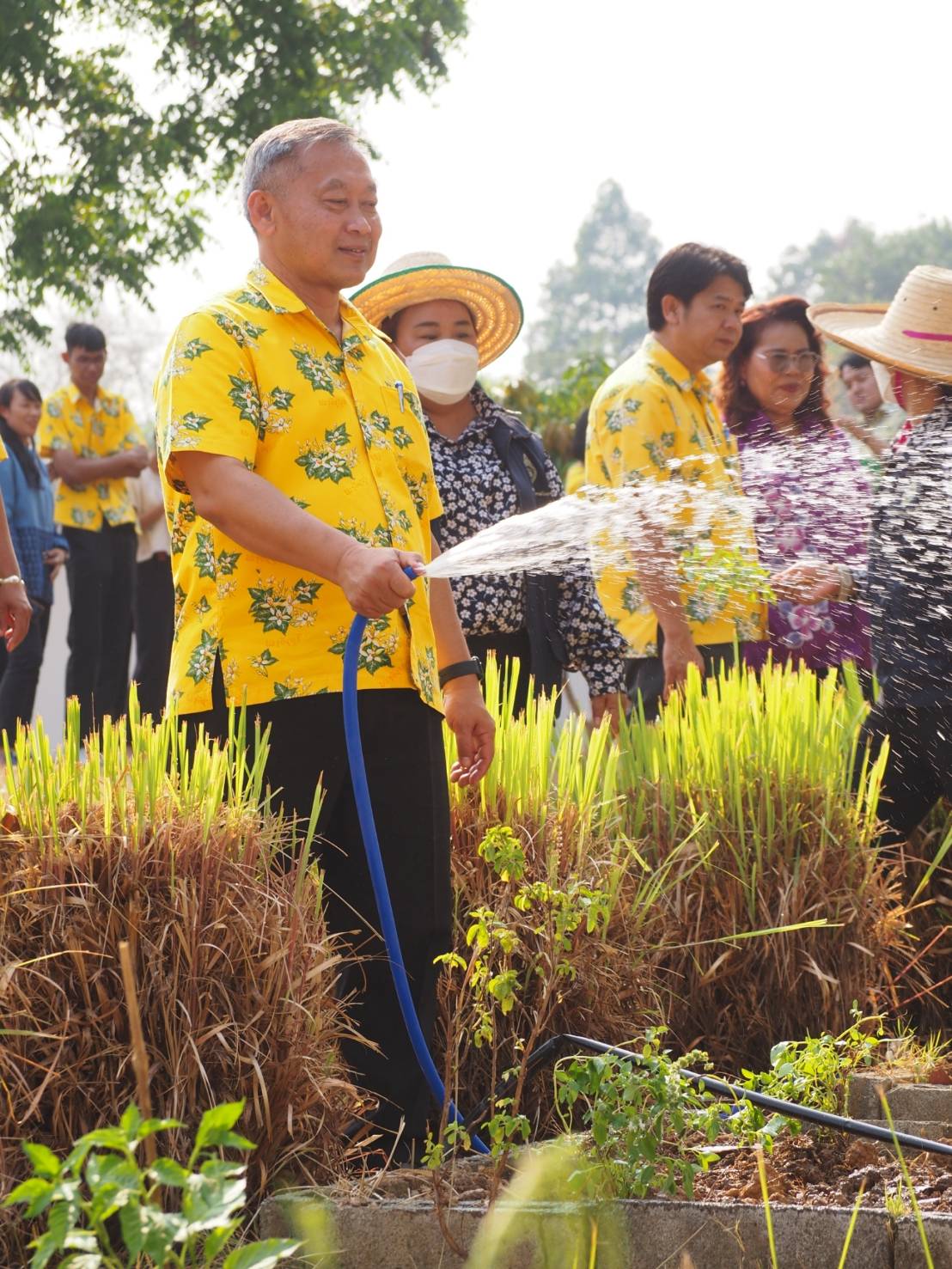 พช.ปราจีนบุรี ดำเนินกิจกรรมผู้นำต้องทำก่อน เปิดจวนผู้ว่าฯน้อมนำแนวพระราชดำริฯ ขยายผลสร้างความมั่นคงทางอาหาร “บ้านนี้มีรัก ปลูกผักกินเอง”