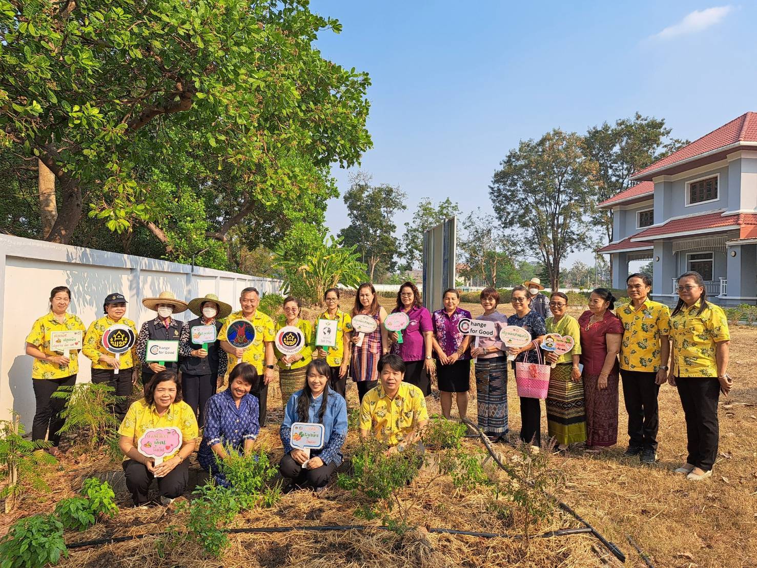 พช.ปราจีนบุรี ดำเนินกิจกรรมผู้นำต้องทำก่อน เปิดจวนผู้ว่าฯน้อมนำแนวพระราชดำริฯ ขยายผลสร้างความมั่นคงทางอาหาร “บ้านนี้มีรัก ปลูกผักกินเอง”