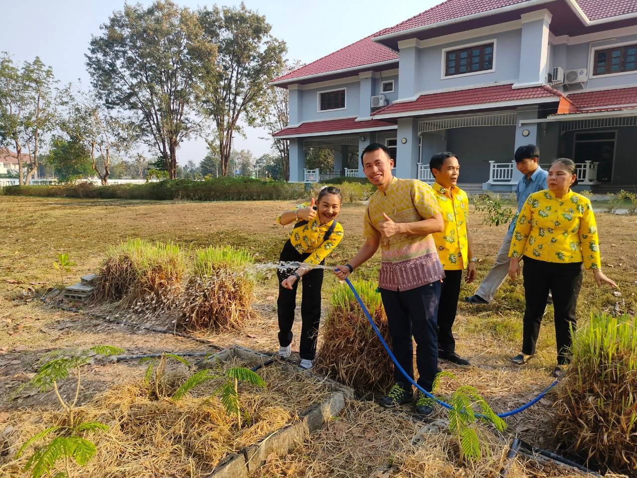 พช.ปราจีนบุรี ดำเนินกิจกรรมผู้นำต้องทำก่อน เปิดจวนผู้ว่าฯน้อมนำแนวพระราชดำริฯ ขยายผลสร้างความมั่นคงทางอาหาร “บ้านนี้มีรัก ปลูกผักกินเอง”