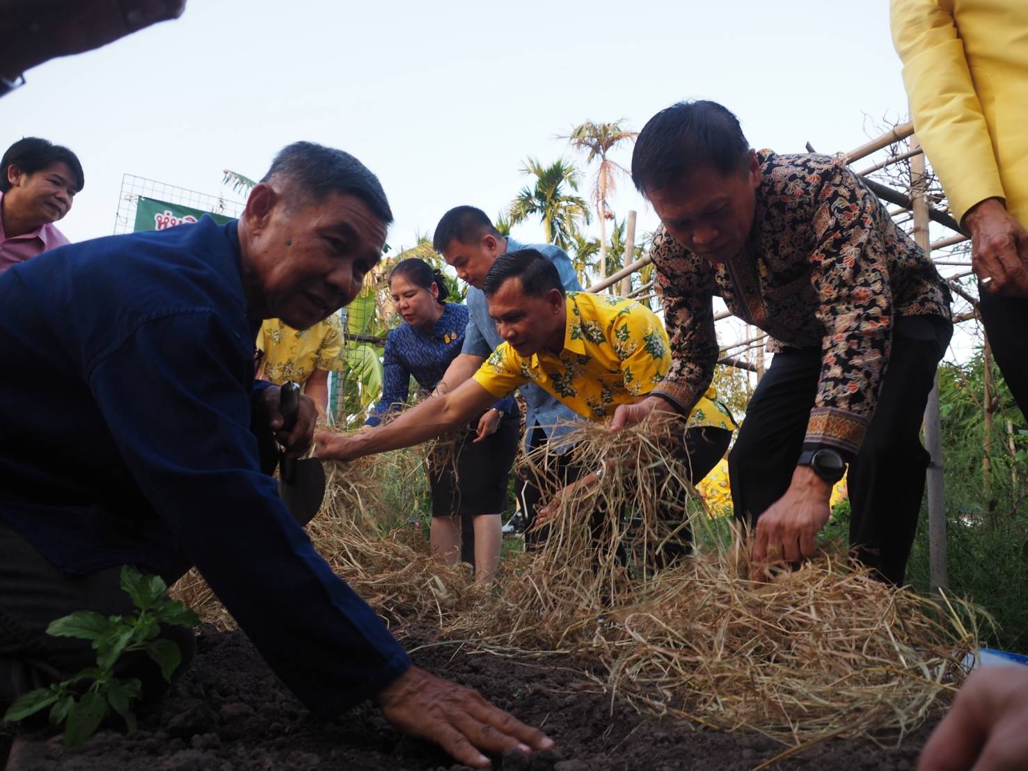 🌈🌳🥭📢 ผู้ตรวจกระทรวงมหาดไทย ลงพื้นที่เยี่ยมศูนย์เรียนรู้แปลงโคกหนองนา