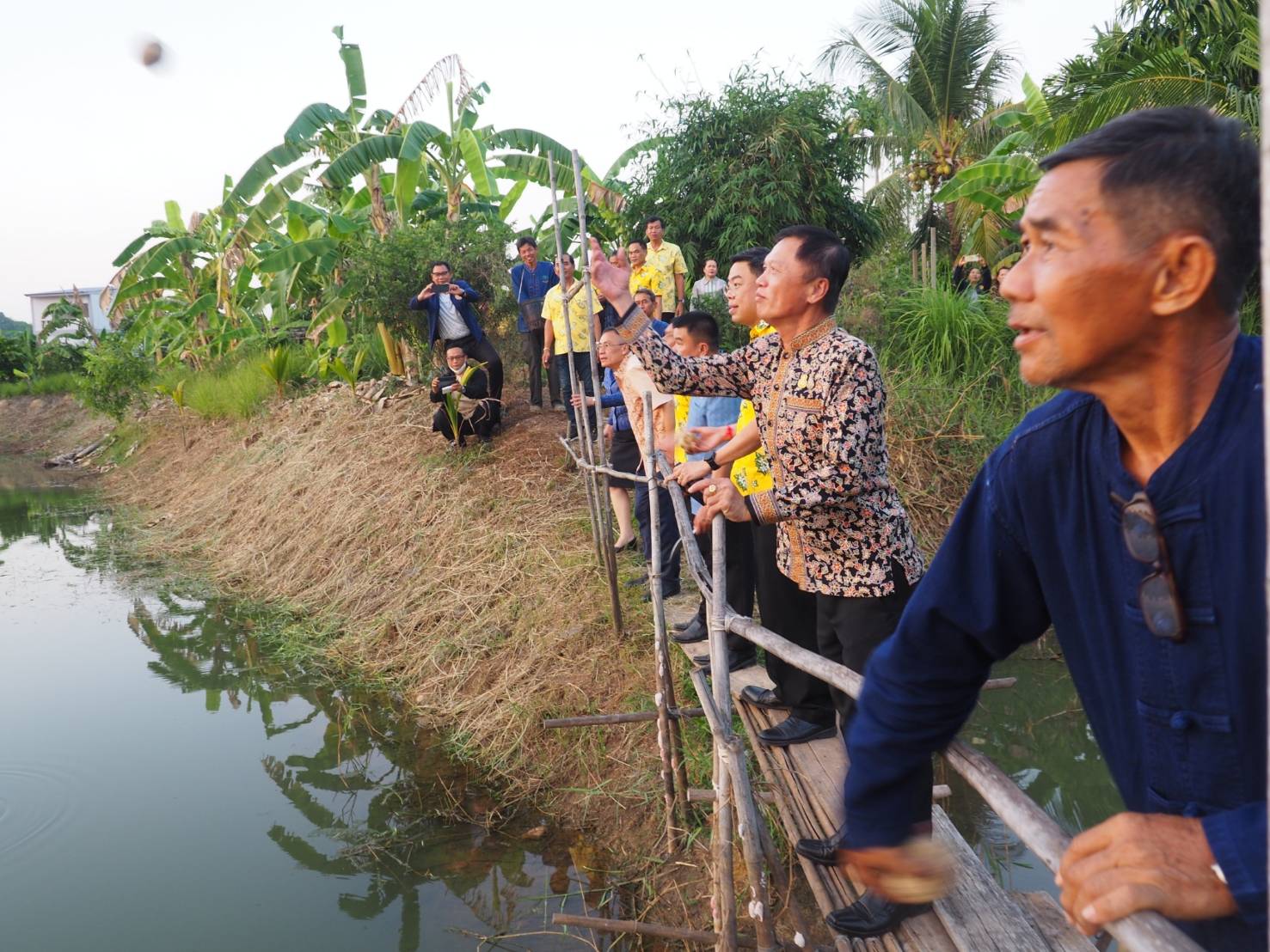 🌈🌳🥭📢 ผู้ตรวจกระทรวงมหาดไทย ลงพื้นที่เยี่ยมศูนย์เรียนรู้แปลงโคกหนองนา