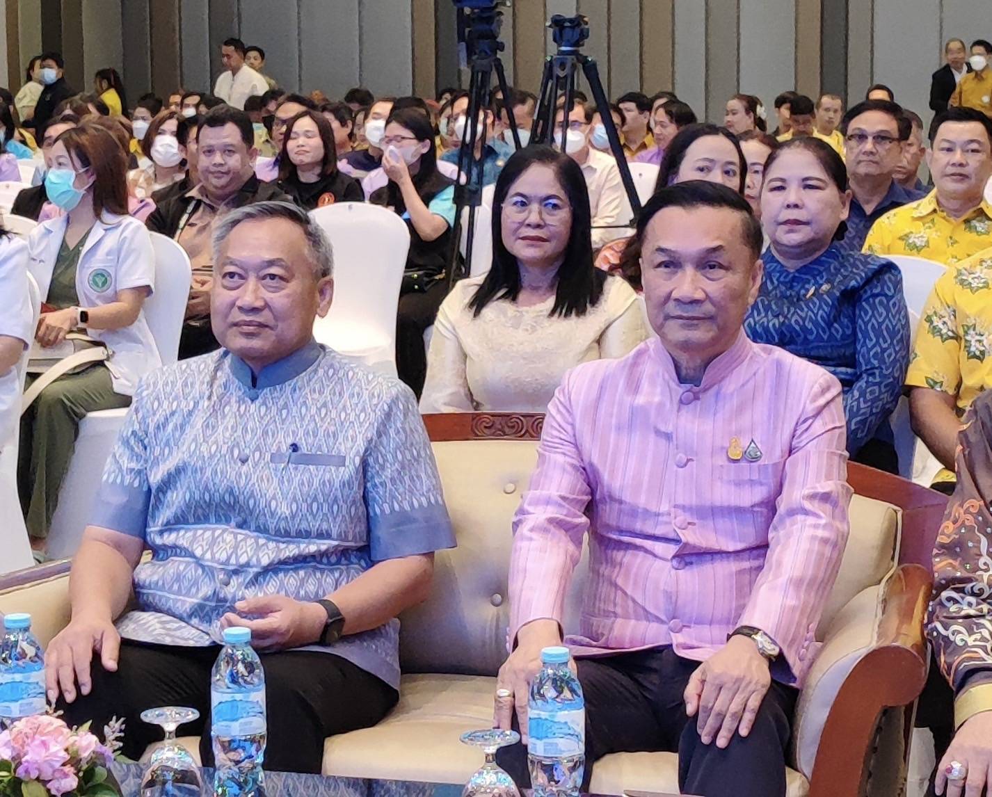 🏡📢 ✍️พช.ปราจีนบุรี ร่วม Kick Off นโยบายยกระดับระบบสาธารณสุขปฐมภูมิสถานีอนามัยเฉลิมพระเกียรติ 60 พรรษา นวมินทราชินี และโรงพยาบาลส่งเสริมสุขภาพตำบลที่ถ่ายโอนให้แก่องค์กรปกครองส่วนท้องถิ่น ประจำปี พ.ศ. 2567