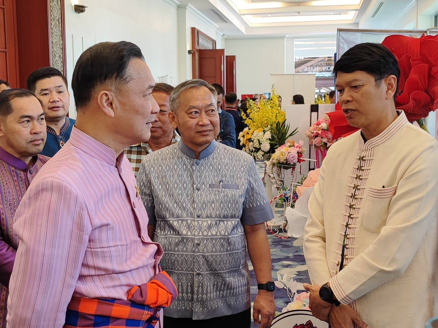 🏡📢 ✍️พช.ปราจีนบุรี ร่วม Kick Off นโยบายยกระดับระบบสาธารณสุขปฐมภูมิสถานีอนามัยเฉลิมพระเกียรติ 60 พรรษา นวมินทราชินี และโรงพยาบาลส่งเสริมสุขภาพตำบลที่ถ่ายโอนให้แก่องค์กรปกครองส่วนท้องถิ่น ประจำปี พ.ศ. 2567