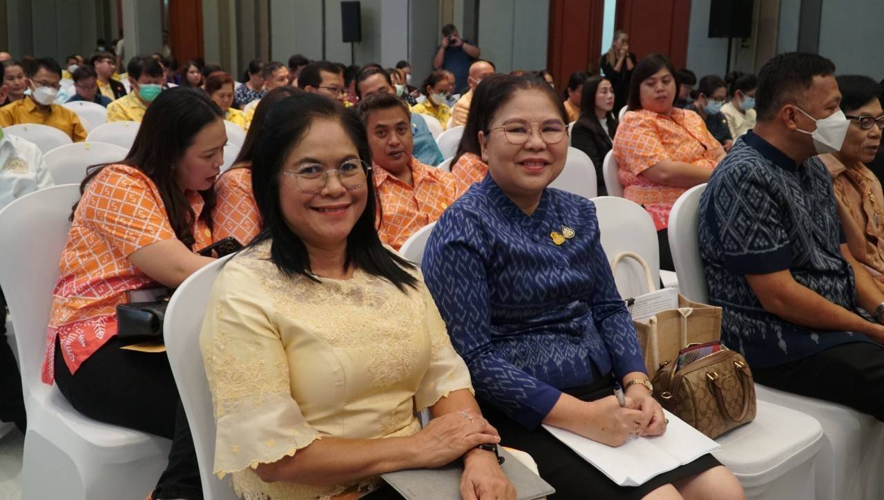 🏡📢 ✍️พช.ปราจีนบุรี ร่วม Kick Off นโยบายยกระดับระบบสาธารณสุขปฐมภูมิสถานีอนามัยเฉลิมพระเกียรติ 60 พรรษา นวมินทราชินี และโรงพยาบาลส่งเสริมสุขภาพตำบลที่ถ่ายโอนให้แก่องค์กรปกครองส่วนท้องถิ่น ประจำปี พ.ศ. 2567
