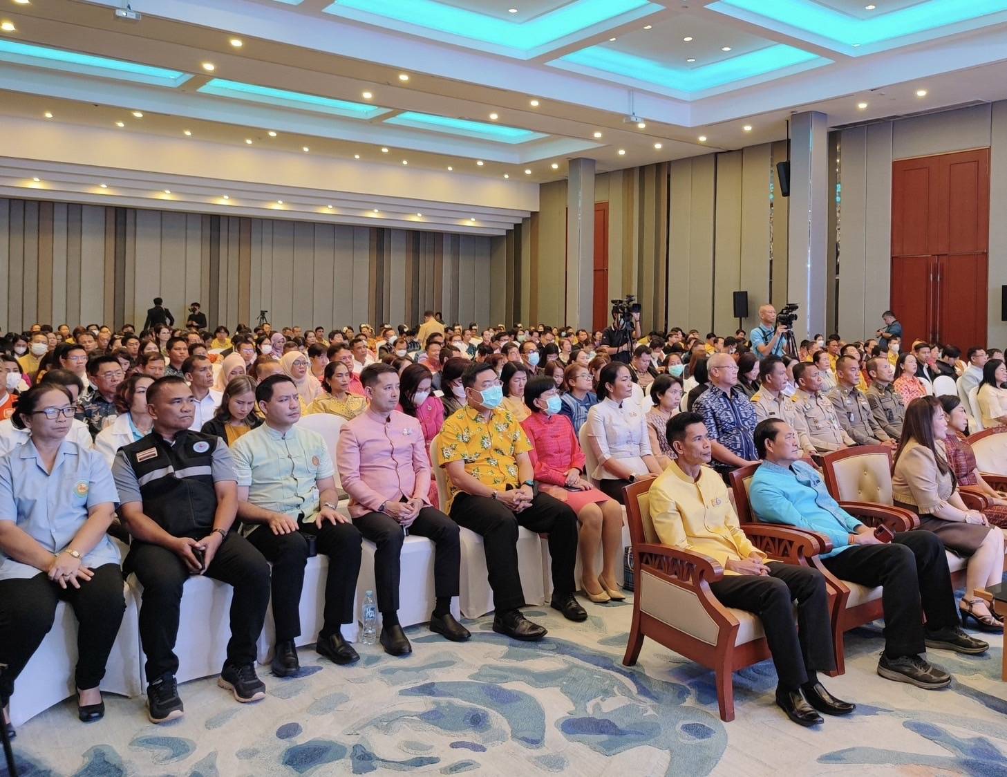 🏡📢 ✍️พช.ปราจีนบุรี ร่วม Kick Off นโยบายยกระดับระบบสาธารณสุขปฐมภูมิสถานีอนามัยเฉลิมพระเกียรติ 60 พรรษา นวมินทราชินี และโรงพยาบาลส่งเสริมสุขภาพตำบลที่ถ่ายโอนให้แก่องค์กรปกครองส่วนท้องถิ่น ประจำปี พ.ศ. 2567