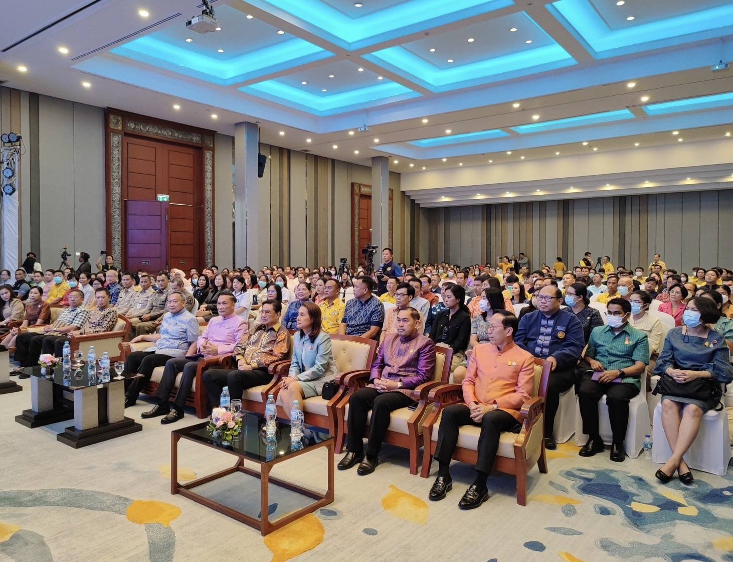 🏡📢 ✍️พช.ปราจีนบุรี ร่วม Kick Off นโยบายยกระดับระบบสาธารณสุขปฐมภูมิสถานีอนามัยเฉลิมพระเกียรติ 60 พรรษา นวมินทราชินี และโรงพยาบาลส่งเสริมสุขภาพตำบลที่ถ่ายโอนให้แก่องค์กรปกครองส่วนท้องถิ่น ประจำปี พ.ศ. 2567