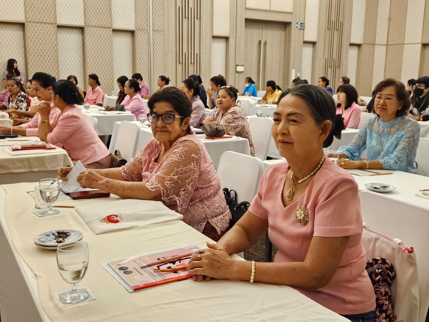 🏡📢 พช.ปราจีนบุรี ดำเนินโครงการเพิ่มประสิทธิภาพการปฎิบัติงานกองทุนพัฒนาสตรีแก่กลไกการขับเคลื่อนกองทุนพัฒนาบทบาทสตรี”