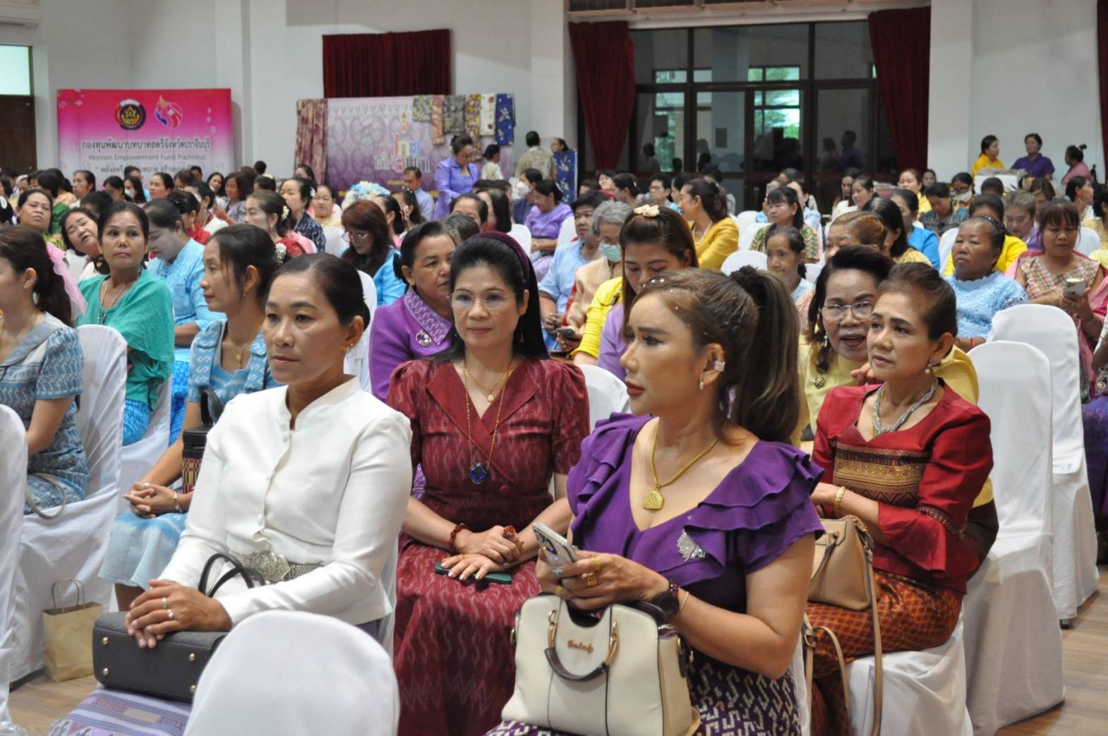 อลังการ งานสร้าง!!! พช.ปราจีนบุรี จัดงานวันสตรีสากล ประจำปี 2567