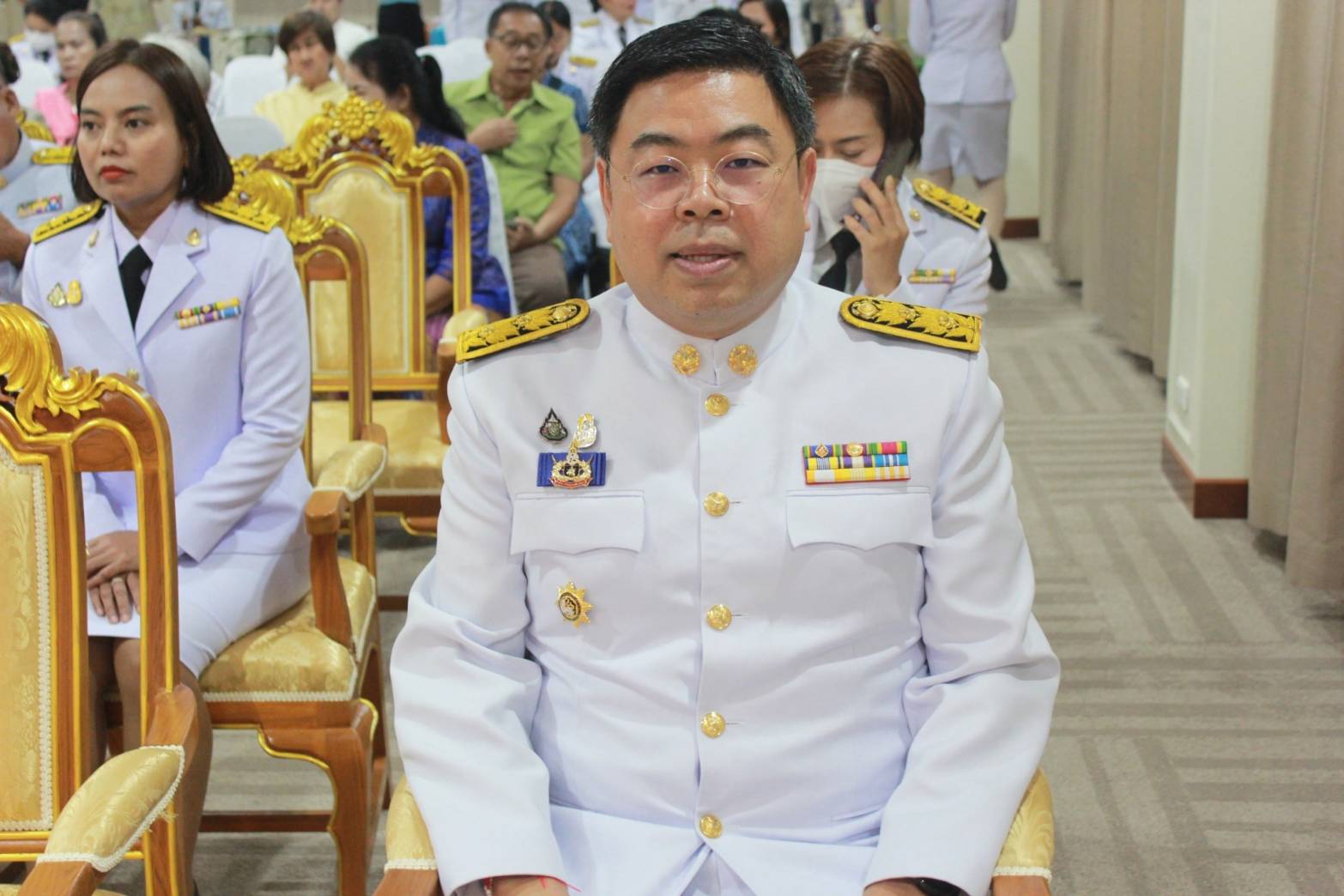 ผู้ว่าราชการจังหวัดปราจีนบุรี จัดพิธีมอบแบบลายผ้าพระราชทาน “ผ้าลายสิริวชิราภรณ์” ให้กับช่างทอผ้าทุกกลุ่ม ทุกเทคนิค เพื่อพัฒนาคุณภาพชีวิตประชาชนอย่างยั่งยืน