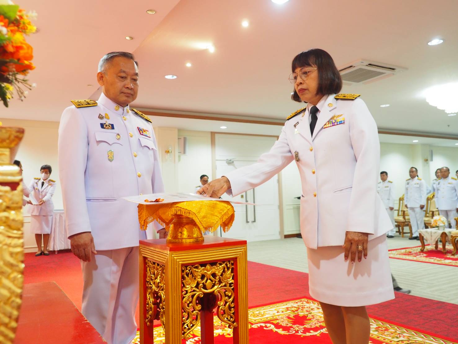 ผู้ว่าราชการจังหวัดปราจีนบุรี จัดพิธีมอบแบบลายผ้าพระราชทาน “ผ้าลายสิริวชิราภรณ์” ให้กับช่างทอผ้าทุกกลุ่ม ทุกเทคนิค เพื่อพัฒนาคุณภาพชีวิตประชาชนอย่างยั่งยืน