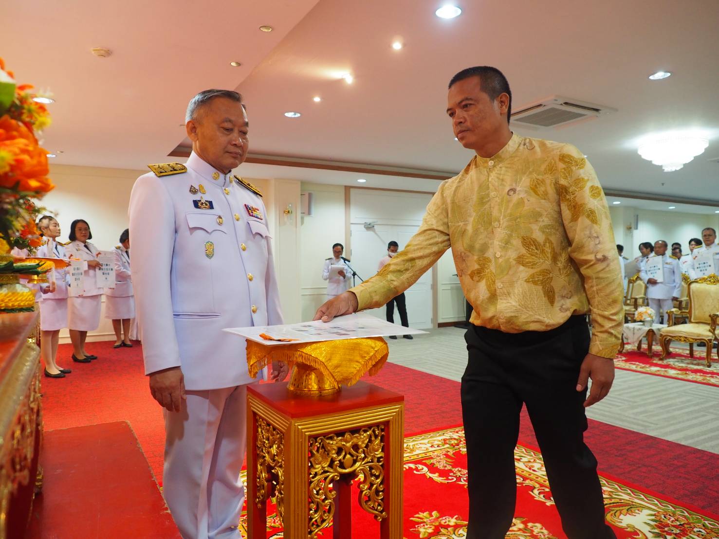 ผู้ว่าราชการจังหวัดปราจีนบุรี จัดพิธีมอบแบบลายผ้าพระราชทาน “ผ้าลายสิริวชิราภรณ์” ให้กับช่างทอผ้าทุกกลุ่ม ทุกเทคนิค เพื่อพัฒนาคุณภาพชีวิตประชาชนอย่างยั่งยืน