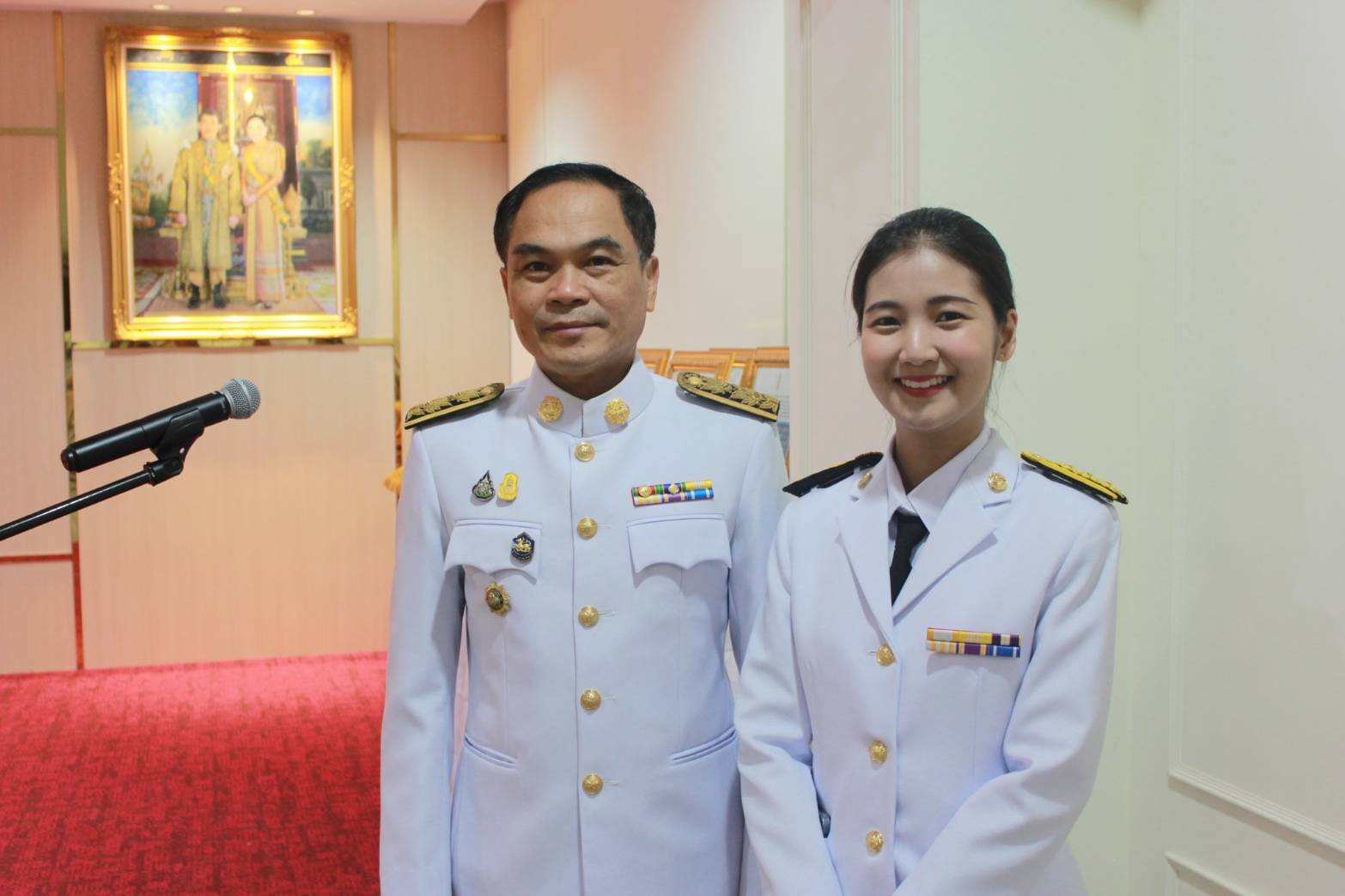 ผู้ว่าราชการจังหวัดปราจีนบุรี จัดพิธีมอบแบบลายผ้าพระราชทาน “ผ้าลายสิริวชิราภรณ์” ให้กับช่างทอผ้าทุกกลุ่ม ทุกเทคนิค เพื่อพัฒนาคุณภาพชีวิตประชาชนอย่างยั่งยืน