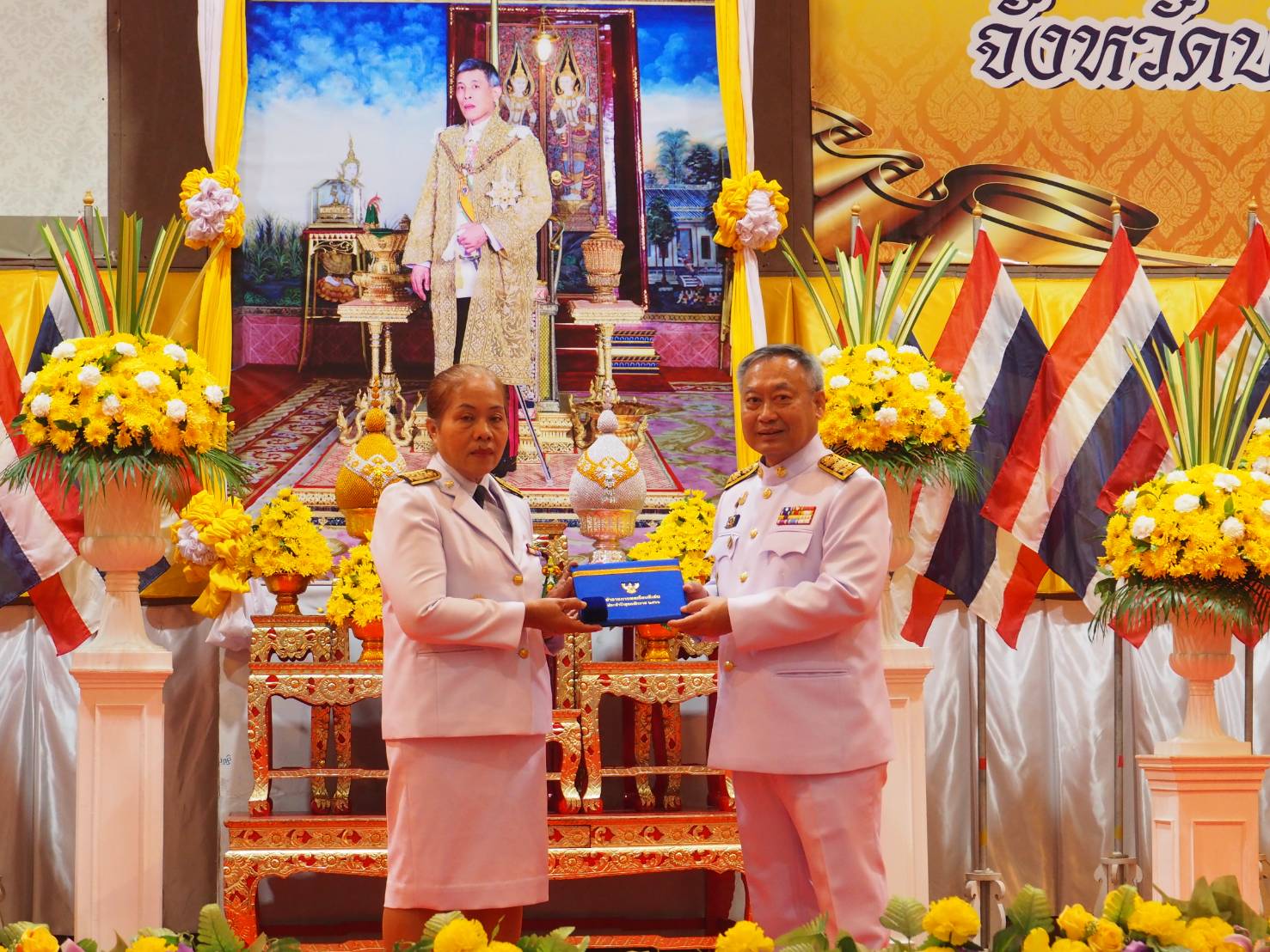 🏡พช.ปราจีนบุรี ร่วม พิธีมอบเกียรติบัตรและเข็มเชิดชูเกียรติให้แก่ข้าราชการพลเรือนดีเด่น และมอบเกียรติบัตรให้แก่ข้าราชการพลเรือนดีเด่นระดับจังหวัด ประจำปี พ.ศ.2566