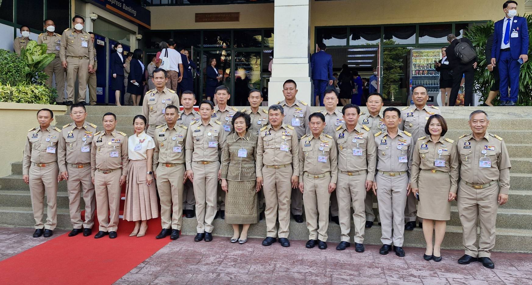ผู้ว่าราชการจังหวัดปราจีนบุรี เฝ้าฯ รับเสด็จสมเด็จพระเจ้าลูกเธอ เจ้าฟ้าสิริวัณณวรี นารีรัตนราชกัญญา เสด็จไปทอดพระเนตรนิทรรศการและการจัดงานแสดงผลิตภัณฑ์ผ้าไทยและงานหัตถกรรมชุมชนภาคกลาง