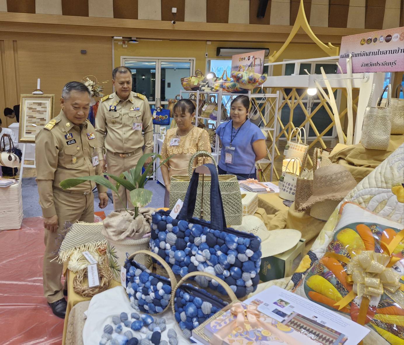 ผู้ว่าราชการจังหวัดปราจีนบุรี เฝ้าฯ รับเสด็จสมเด็จพระเจ้าลูกเธอ เจ้าฟ้าสิริวัณณวรี นารีรัตนราชกัญญา เสด็จไปทอดพระเนตรนิทรรศการและการจัดงานแสดงผลิตภัณฑ์ผ้าไทยและงานหัตถกรรมชุมชนภาคกลาง