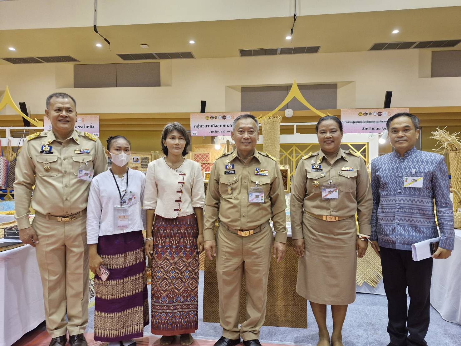ผู้ว่าราชการจังหวัดปราจีนบุรี เฝ้าฯ รับเสด็จสมเด็จพระเจ้าลูกเธอ เจ้าฟ้าสิริวัณณวรี นารีรัตนราชกัญญา เสด็จไปทอดพระเนตรนิทรรศการและการจัดงานแสดงผลิตภัณฑ์ผ้าไทยและงานหัตถกรรมชุมชนภาคกลาง