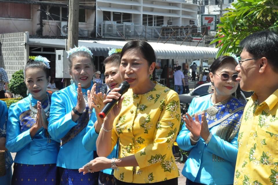พช.ปราจีนบุรี ร่วมกิจกรรมต้อนรับนักท่องเที่ยวจากรถไฟญี่ปุ่น KIHA-183 กรุงเทพฯ- ปราจีนบุรี ในกิจกรรม “นั่ง KIHA 183 เสน่ห์ตะวันออก ปลูกป่ากาสะลอง”