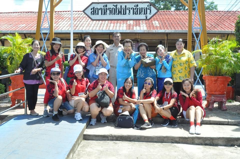 พช.ปราจีนบุรี ร่วมกิจกรรมต้อนรับนักท่องเที่ยวจากรถไฟญี่ปุ่น KIHA-183 กรุงเทพฯ- ปราจีนบุรี ในกิจกรรม “นั่ง KIHA 183 เสน่ห์ตะวันออก ปลูกป่ากาสะลอง”