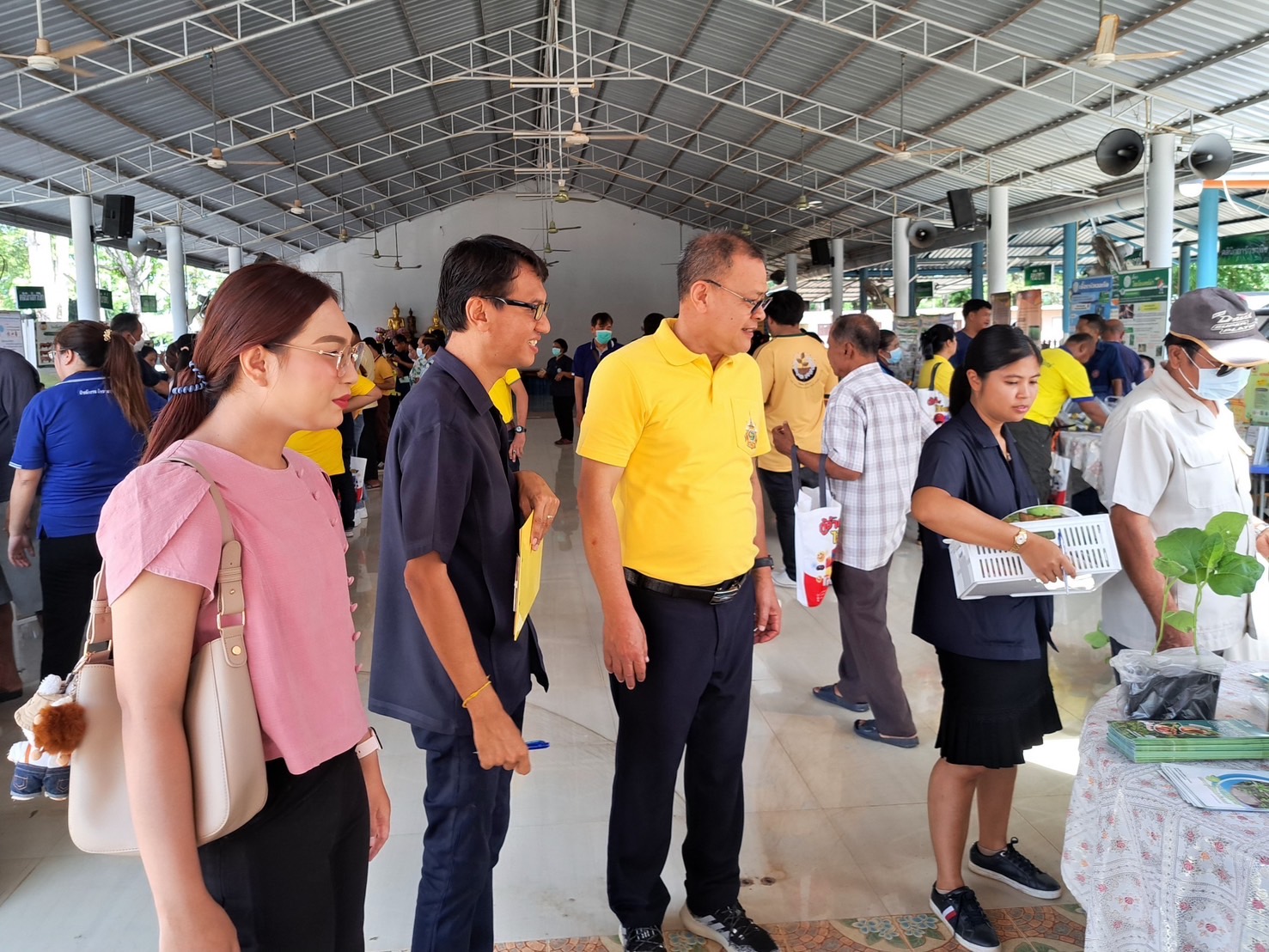 พช.ปราจีนบุรี ร่วมชมนิทรรศการและร่วมงานโครงการคลินิกเกษตรเคลื่อนที่ในพระราชานุเคราะห์ สมเด็จพระบรมโอรสาธิราชฯ สยามมกุฎราชกุมาร ไตรมาส 3