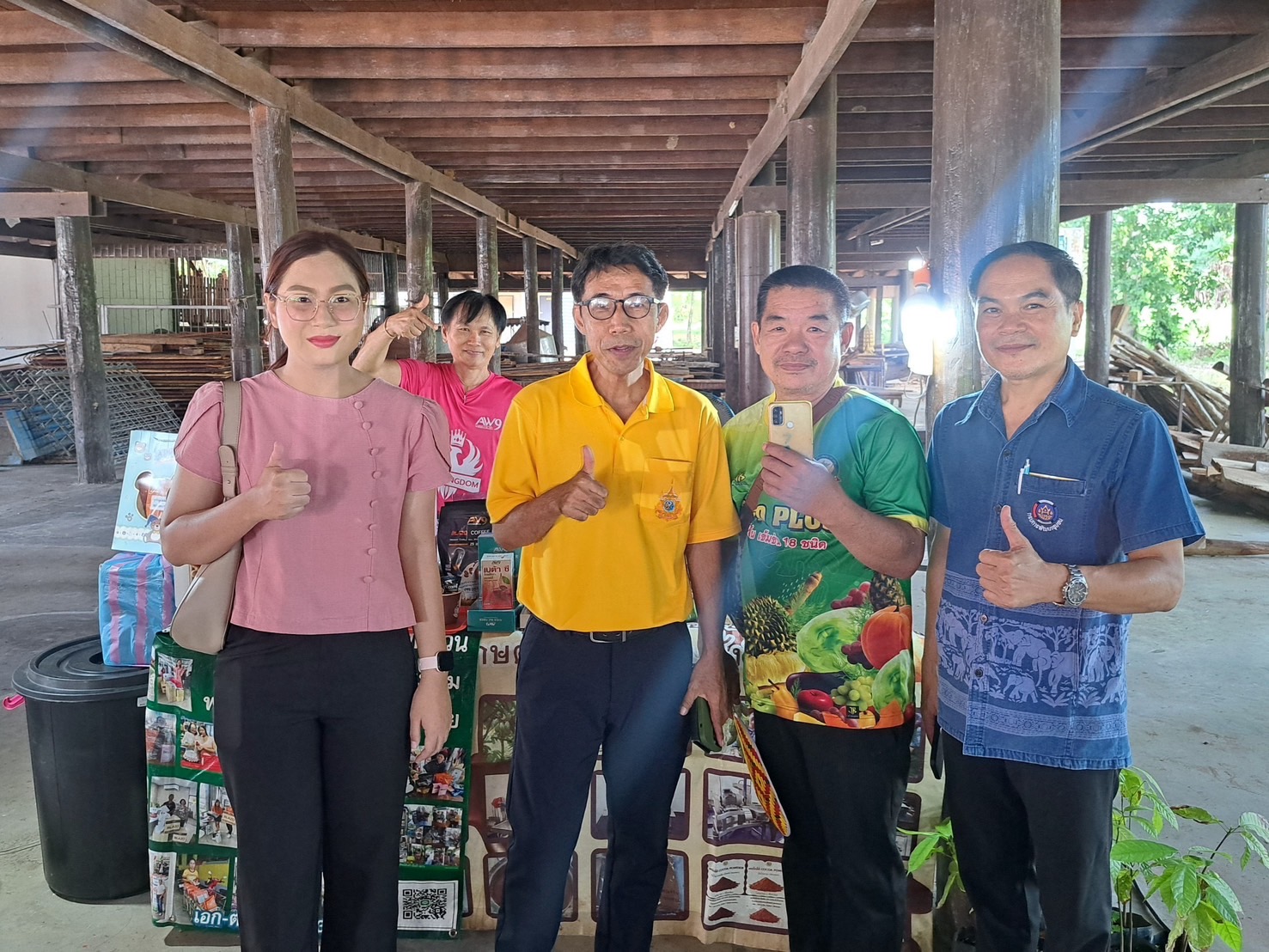 พช.ปราจีนบุรี ร่วมชมนิทรรศการและร่วมงานโครงการคลินิกเกษตรเคลื่อนที่ในพระราชานุเคราะห์ สมเด็จพระบรมโอรสาธิราชฯ สยามมกุฎราชกุมาร ไตรมาส 3