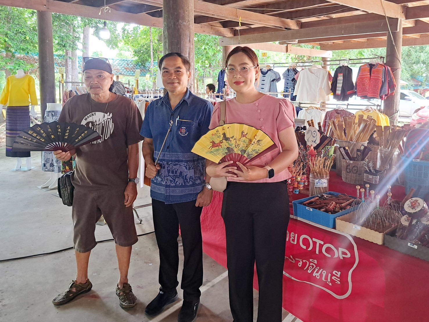 พช.ปราจีนบุรี ร่วมชมนิทรรศการและร่วมงานโครงการคลินิกเกษตรเคลื่อนที่ในพระราชานุเคราะห์ สมเด็จพระบรมโอรสาธิราชฯ สยามมกุฎราชกุมาร ไตรมาส 3