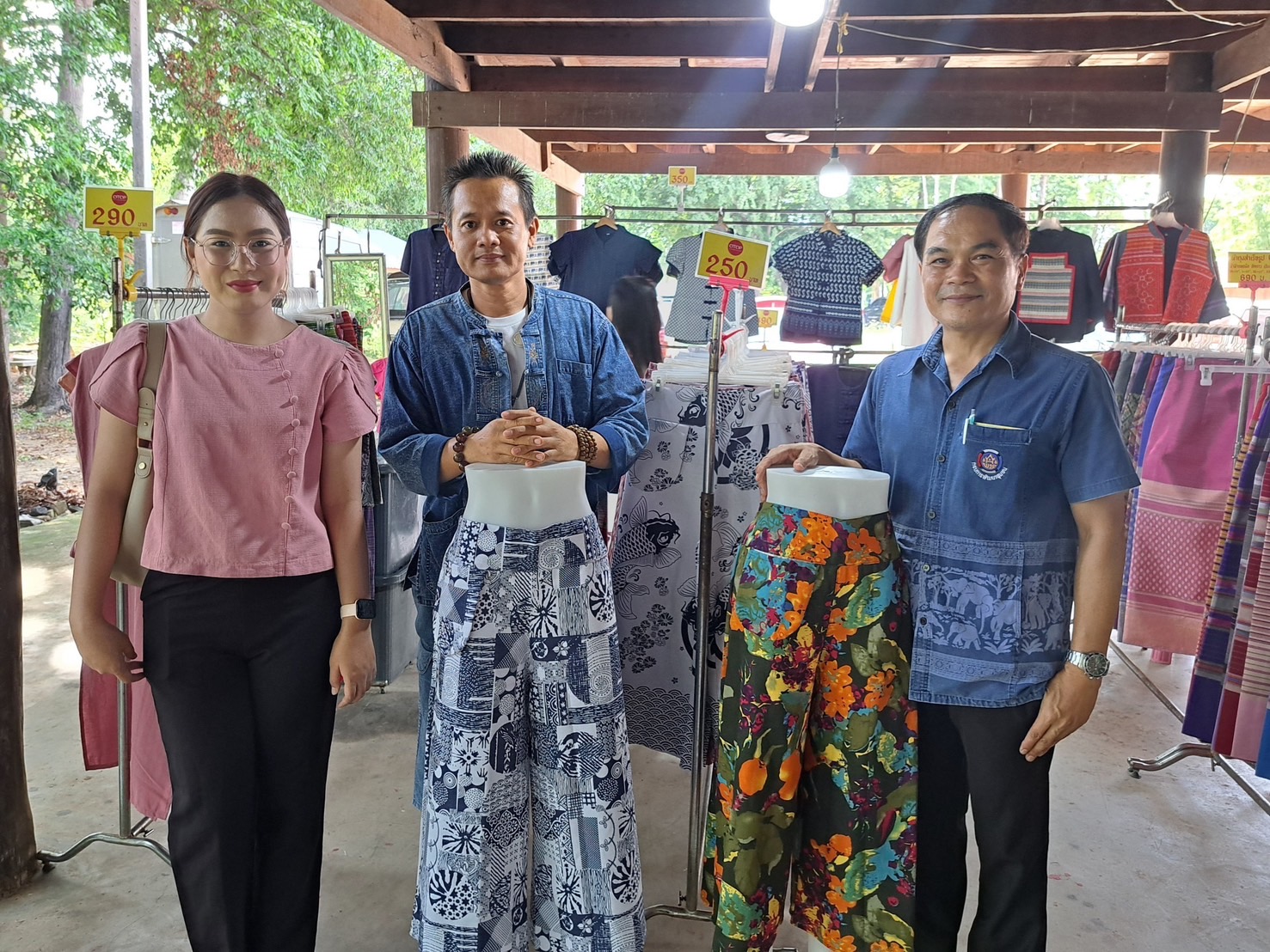 พช.ปราจีนบุรี ร่วมชมนิทรรศการและร่วมงานโครงการคลินิกเกษตรเคลื่อนที่ในพระราชานุเคราะห์ สมเด็จพระบรมโอรสาธิราชฯ สยามมกุฎราชกุมาร ไตรมาส 3