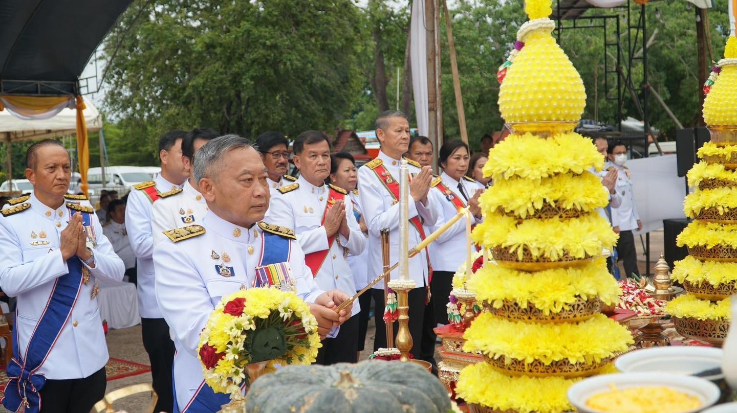 พช.ปราจีนบุรี ร่วมพิธีเสกน้ำพระพุทธมนต์ศักดิ์สิทธิ์ เพื่อใช้ในงานเฉลิมพระเกียรติพระบาทสมเด็จพระเจ้าอยู่หัว เนื่องในโอกาสพระราชพิธีมหามงคลเฉลิมพระชนมพรรษา 6 รอบ 28 กรกฎาคม 2567