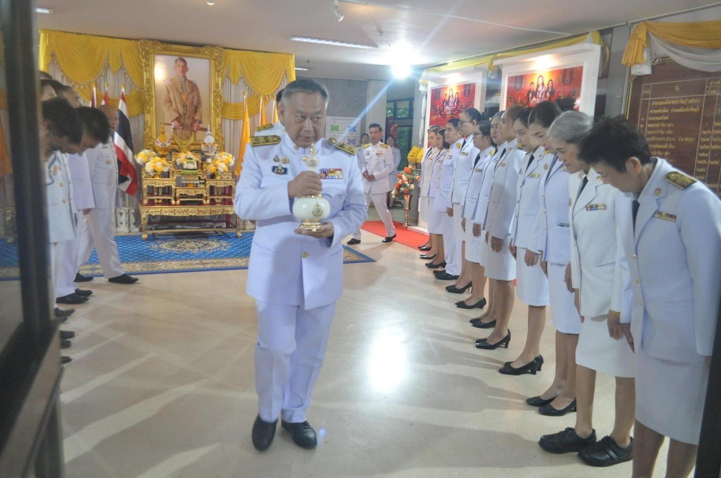 พช.ปราจีนบุรี ร่วมพิธีเชิญคนโทน้ำพระพุทธมนต์ศักดิ์สิทธิ์ไปเก็บรักษาที่กระทรวงมหาดไทย