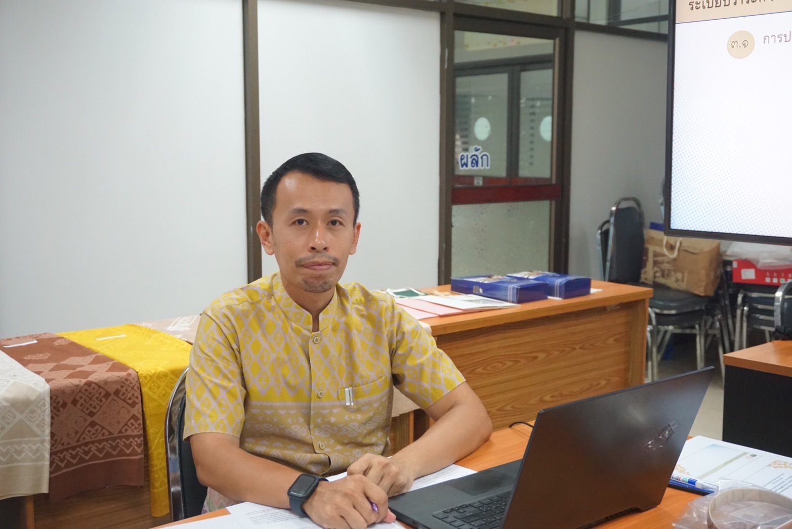 จังหวัดปราจีนบุรี พิจารณากลั่นกรองการประกวดผ้าลายพระราชทาน “ผ้าลายสิริวชิราภรณ์ ประจำปี 2567”