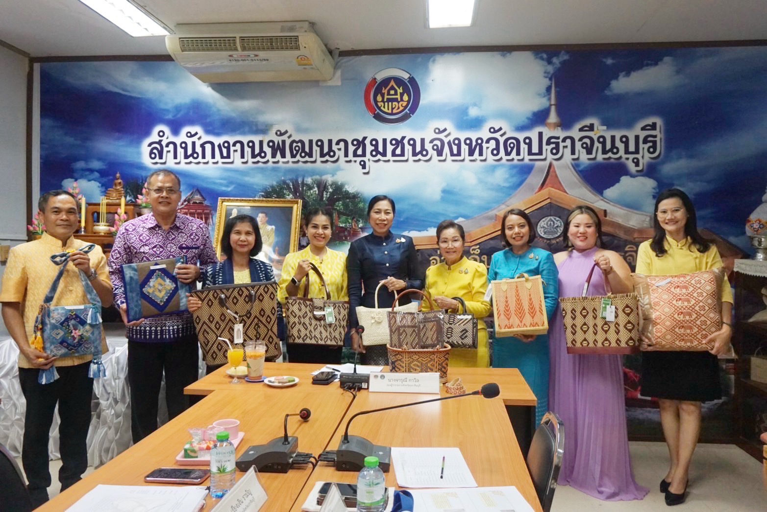 จังหวัดปราจีนบุรี พิจารณากลั่นกรองการประกวดผ้าลายพระราชทาน “ผ้าลายสิริวชิราภรณ์ ประจำปี 2567”