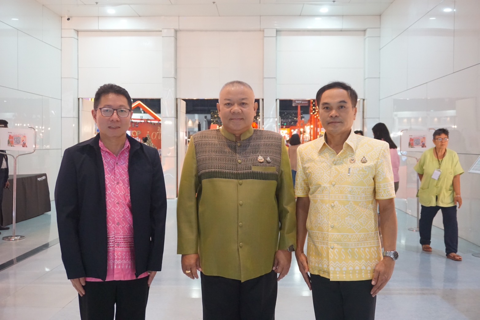 🌟🌟ผู้ว่าราชการจังหวัดปราจีนบุรี ร่วมพิธีเปิดสุดยิ่งใหญ่ !! “OTOP City 2024 Happy Market” กระทรวงมหาดไทยมอบความสุขให้คนไทยส่งท้ายปลายปี