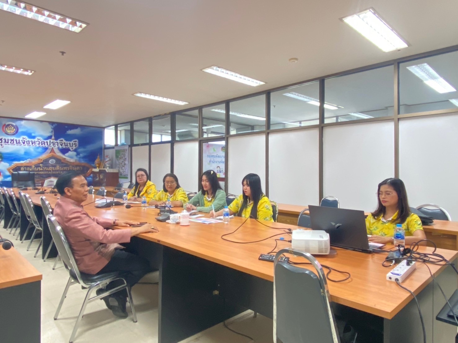 พจ.ปราจีนบุรี ร่วมประชุมซักซ้อมแนวทางการดำเนินงานขับเคลื่อนกองทุนพัฒนาบทบาทสตรี ประจำปี 2568
