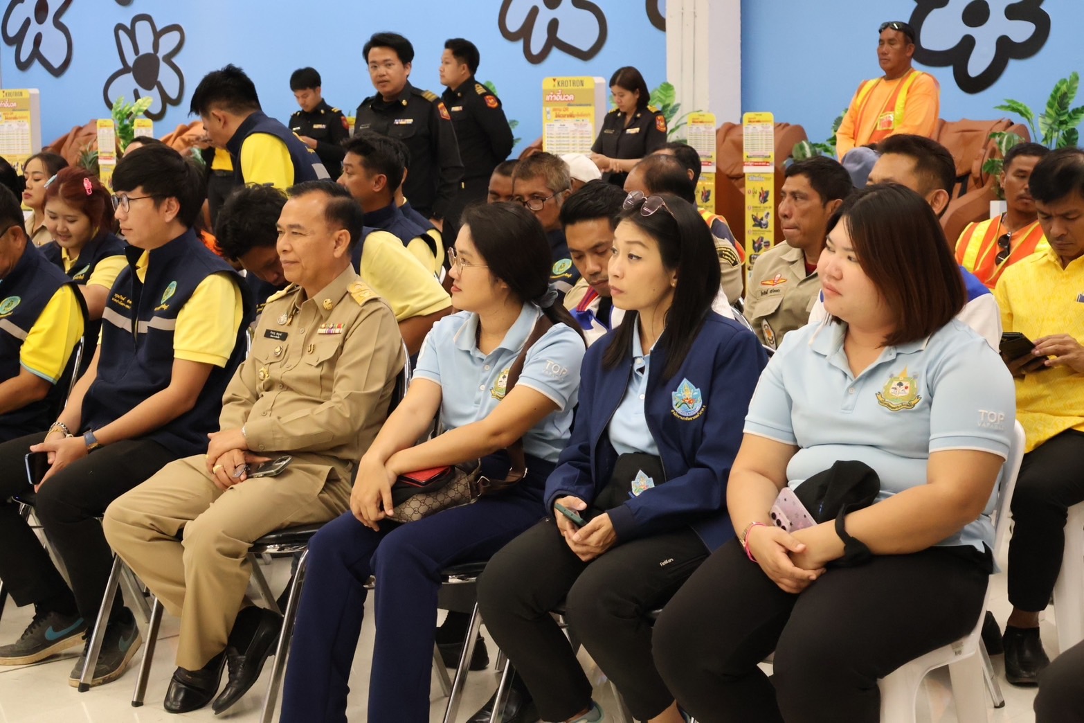 ผู้ว่าฯ ปราจีนบุรี เปิดศูนย์ปฏิบัติการและปล่อยแถวรณรงค์ป้องกันและลดอุบัติเหตุทางถนนช่วงเทศกาลปีใหม่ พ.ศ. 2568