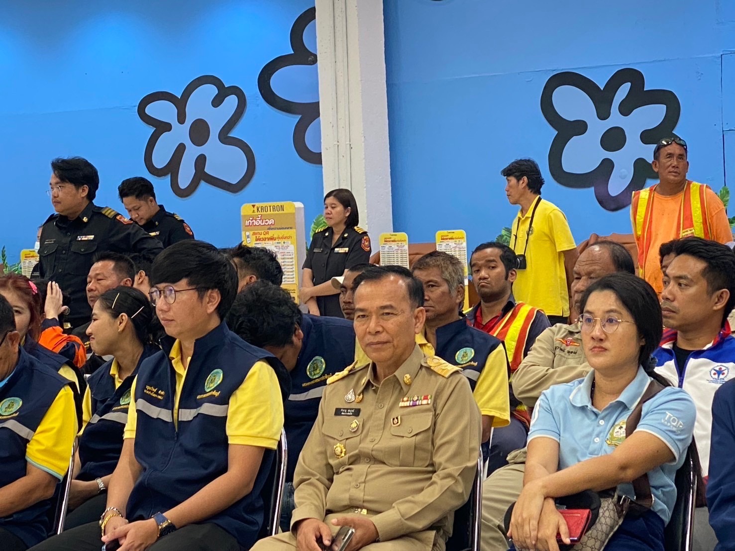 ผู้ว่าฯ ปราจีนบุรี เปิดศูนย์ปฏิบัติการและปล่อยแถวรณรงค์ป้องกันและลดอุบัติเหตุทางถนนช่วงเทศกาลปีใหม่ พ.ศ. 2568
