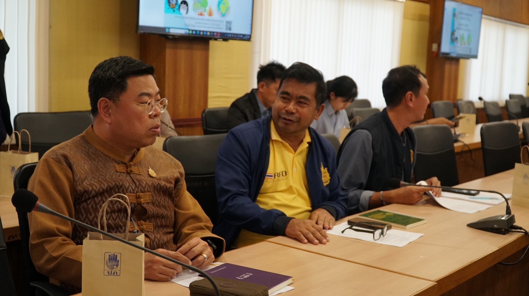 พช.ปราจีนบุรี เข้าร่วมประชุมเตรียมการป้องกันและแก้ไขปัญหาไฟป่า หมอกควันและฝุ่น PM 2.5
