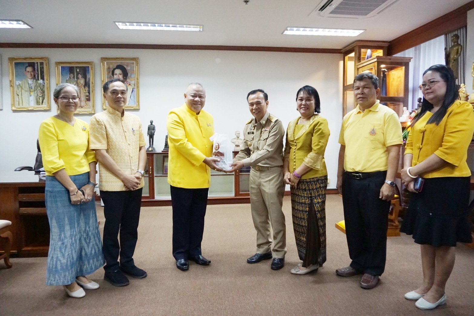 พัฒนาการจังหวัดปราจีนบุรี เข้าพบผู้ว่าราชการจังหวัดปราจีนบุรี เพื่อรายงานตัวเนื่องในโอกาสเข้ารับตำแหน่งใหม่