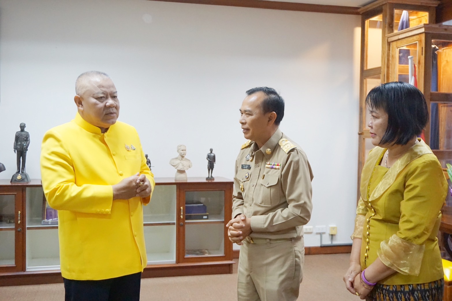 พัฒนาการจังหวัดปราจีนบุรี เข้าพบผู้ว่าราชการจังหวัดปราจีนบุรี เพื่อรายงานตัวเนื่องในโอกาสเข้ารับตำแหน่งใหม่
