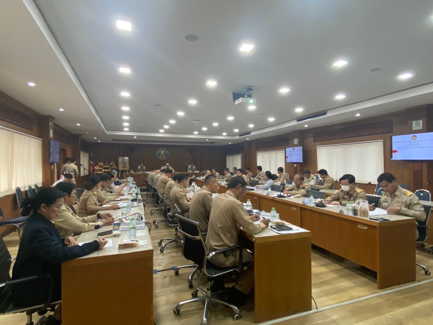 ”พช.ปราจีนบุรี ร่วมประชุมหัวหน้าส่วนราชการ ในสังกัดกระทรวงมหาดไทย และนายอำเภอ ประจำเดือน ธันวาคม 2567″