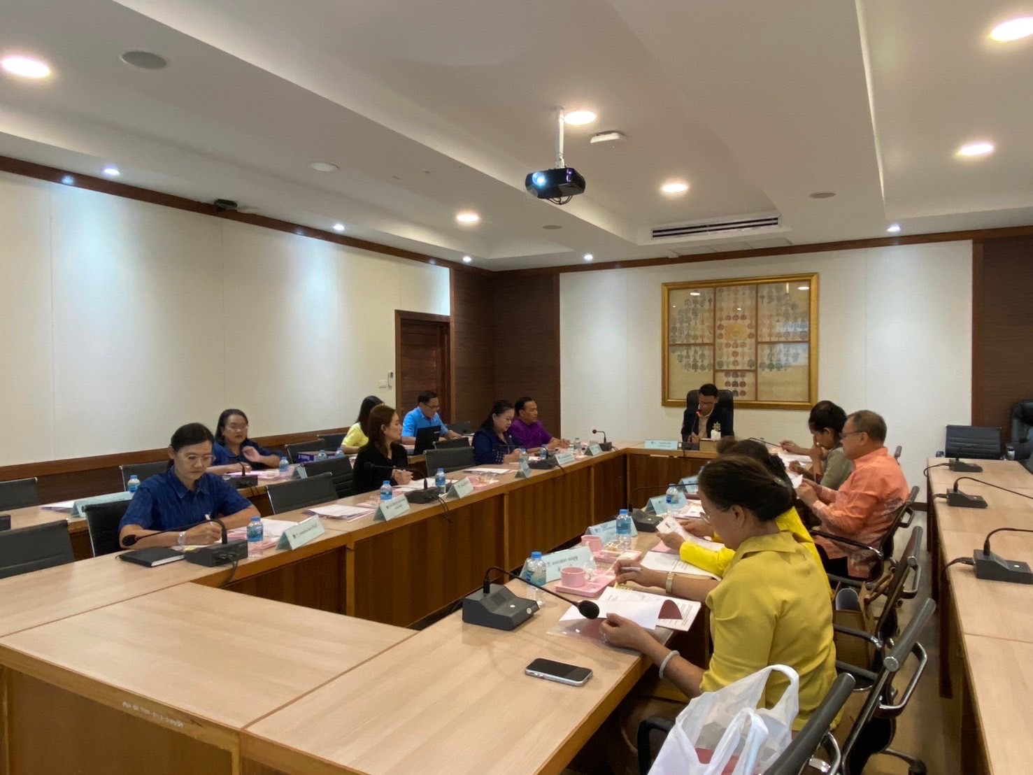 จังหวัดปราจีนบุรี จัดประชุมคณะกรรมการกลั่นกรองกองทุนพัฒนาบทบาทสตรี ครั้งที่ 1/2568