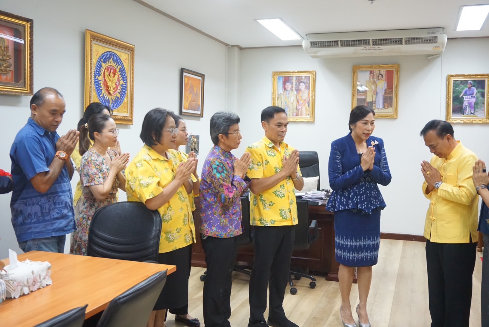 “พจ.ปราจีนบุรี นำทีมเจ้าหน้าที่พัฒนาชุมชนจังหวัดปราจีนบุรี ร่วมสวัสดีปีใหม่และขอพรปีใหม่ท่านรองผู้ว่าราชการจังหวัดปราจีนบุรี”