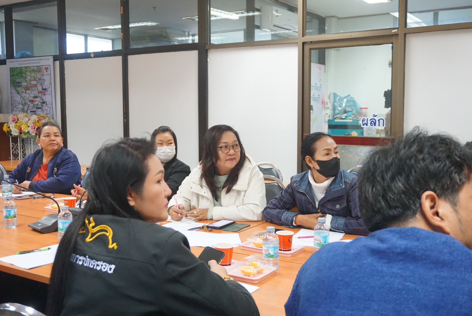 พช.ปราจีนบุรี จัดประชุมโครงการตลาดนัดคนไทยยิ้มได้ กิจกรรมประชุมเชิงปฏิบัติการตลาดนัดคนไทยยิ้มได้
