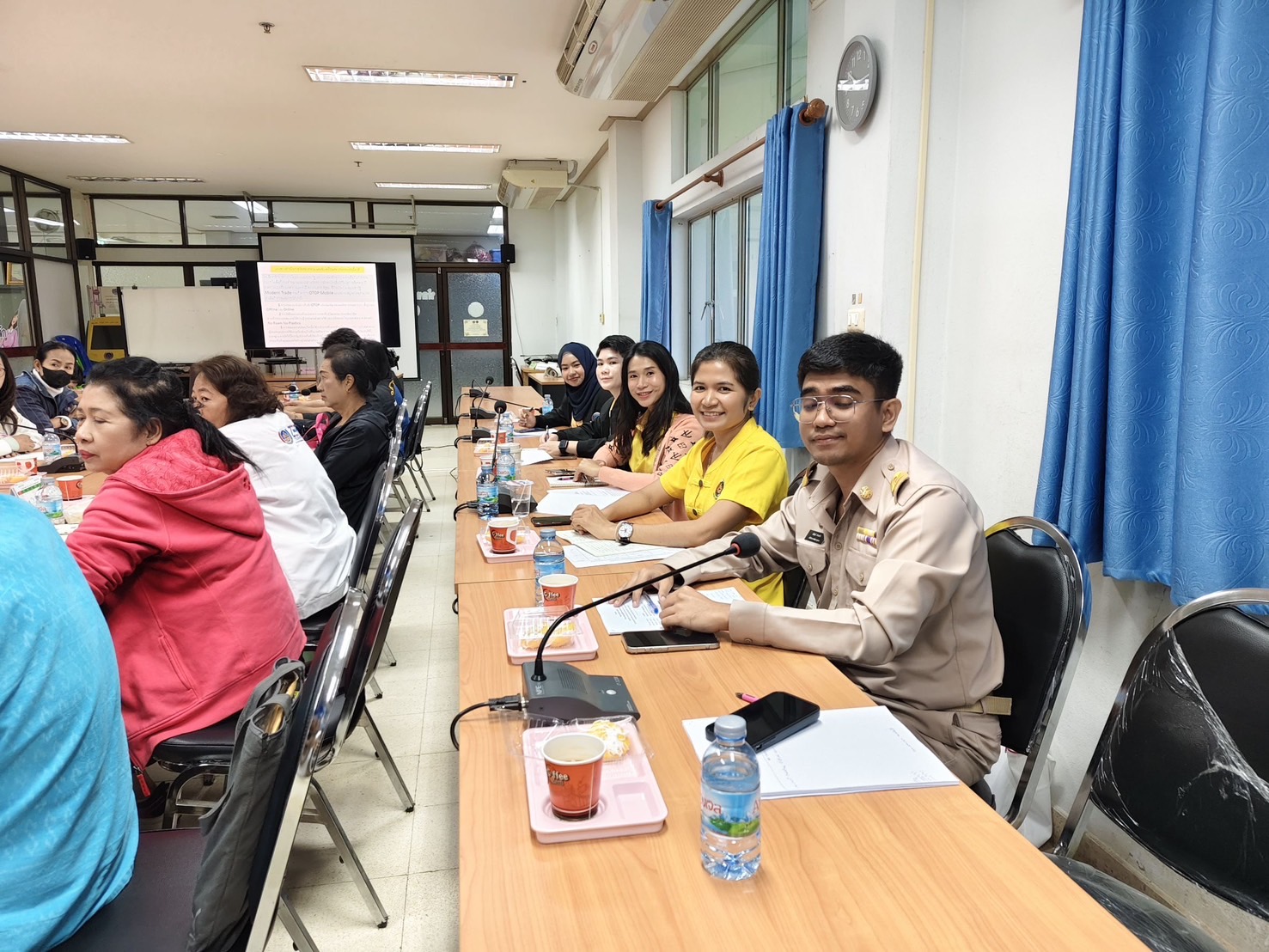 พช.ปราจีนบุรี จัดประชุมโครงการตลาดนัดคนไทยยิ้มได้ กิจกรรมประชุมเชิงปฏิบัติการตลาดนัดคนไทยยิ้มได้