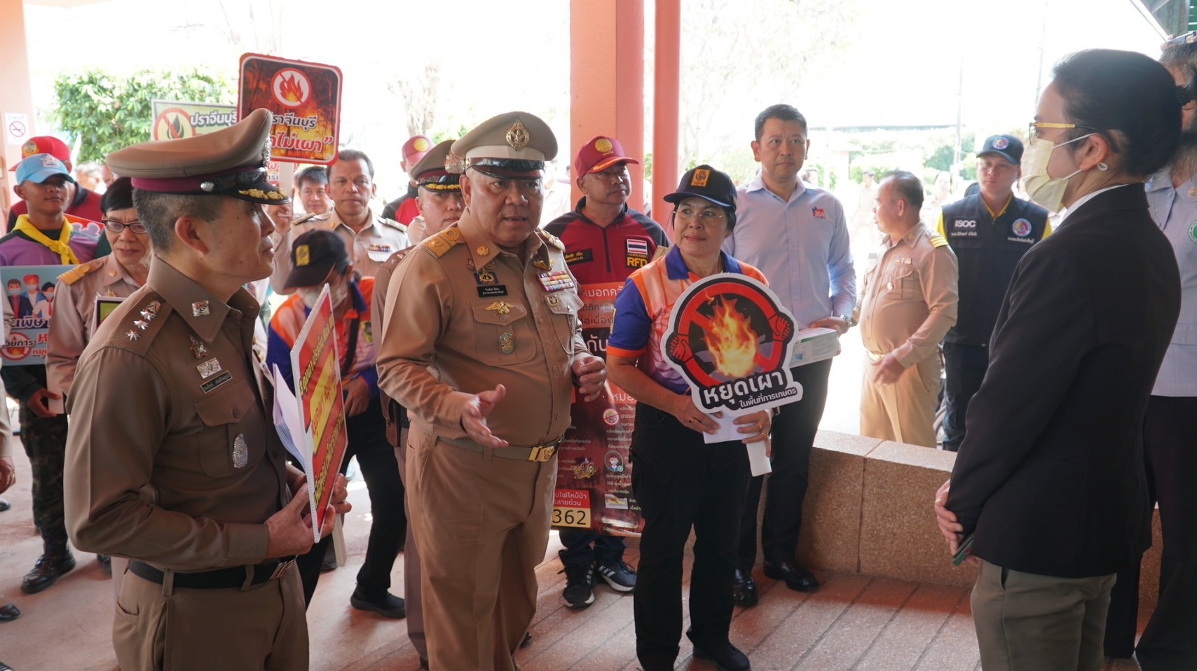 พจ.ปราจีนบุรี ร่วม Kick off “หยุดเผา หยุดฝุ่น เพื่อคุณ เพื่อเรา” ขอความร่วมมืองดเผาทุกกรณี เพื่อลดฝุ่น PM 2.5