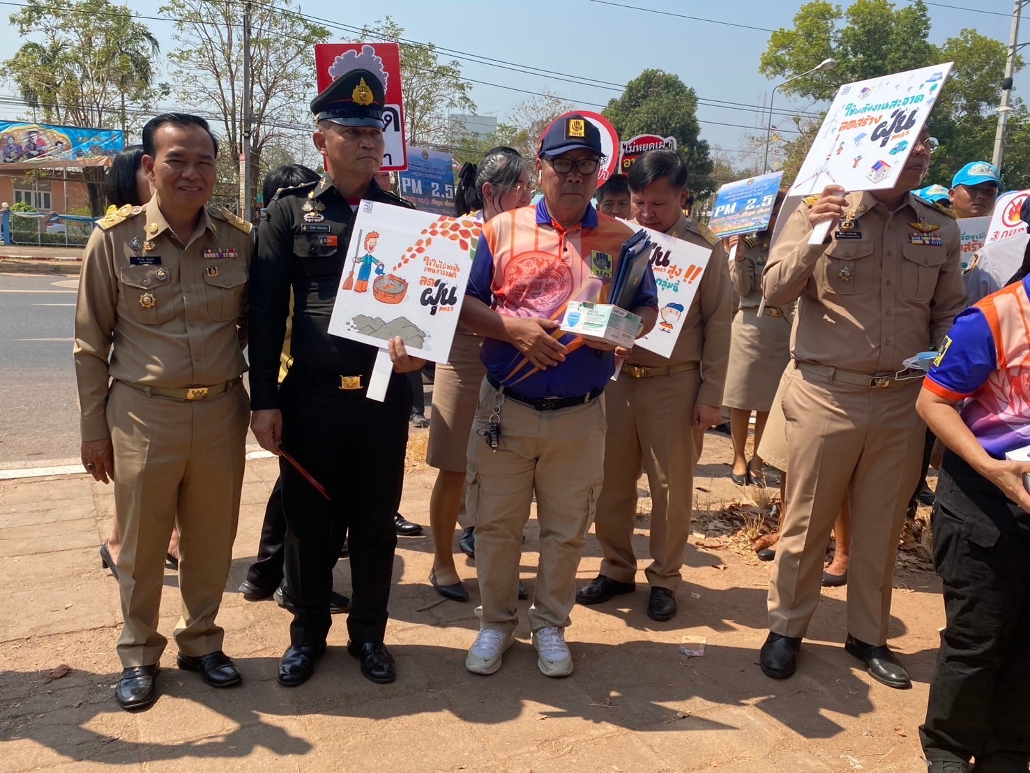 พจ.ปราจีนบุรี ร่วม Kick off “หยุดเผา หยุดฝุ่น เพื่อคุณ เพื่อเรา” ขอความร่วมมืองดเผาทุกกรณี เพื่อลดฝุ่น PM 2.5