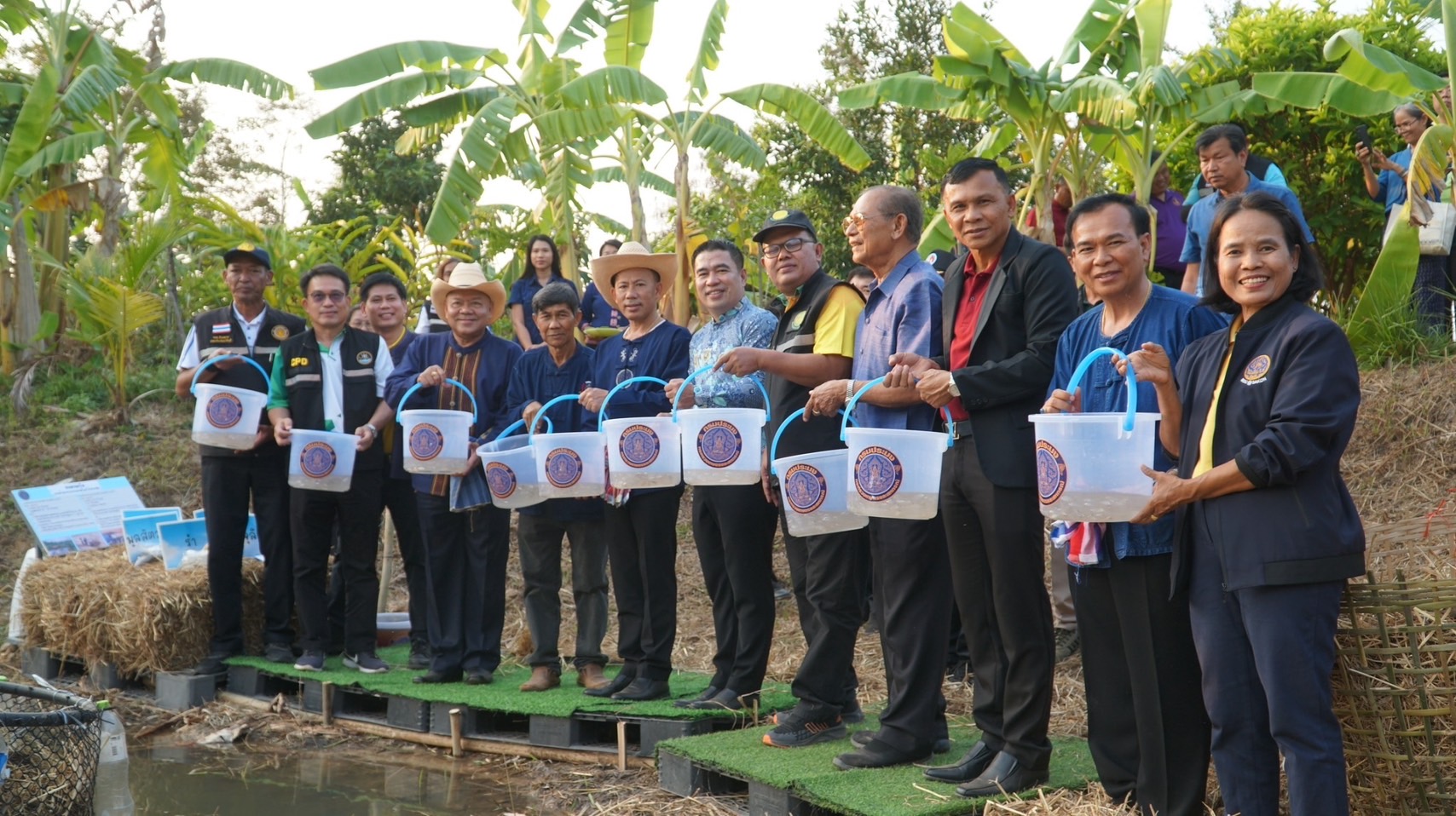 ท่านผู้ว่าราชการจังหวัดปราจีนบุรี เป็นประธานในพิธีแถลงข่าวแก้ไขปัญหาฝุ่น PM2.5 ร่วมกับหน่วยงานสังกัดกระทรวงเกษตรและสหกรณ์ และเครือข่ายโคก หนอง นา จังหวัดปราจีนบุรี อย่างยั่งยืน
